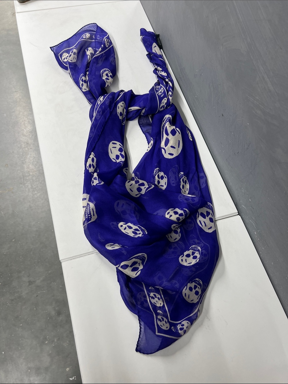 Alexander McQueen 100% Silk Purple Skull Print Scarf